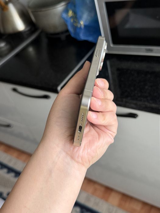 iphone 15 pro 256гб  81% емкасти