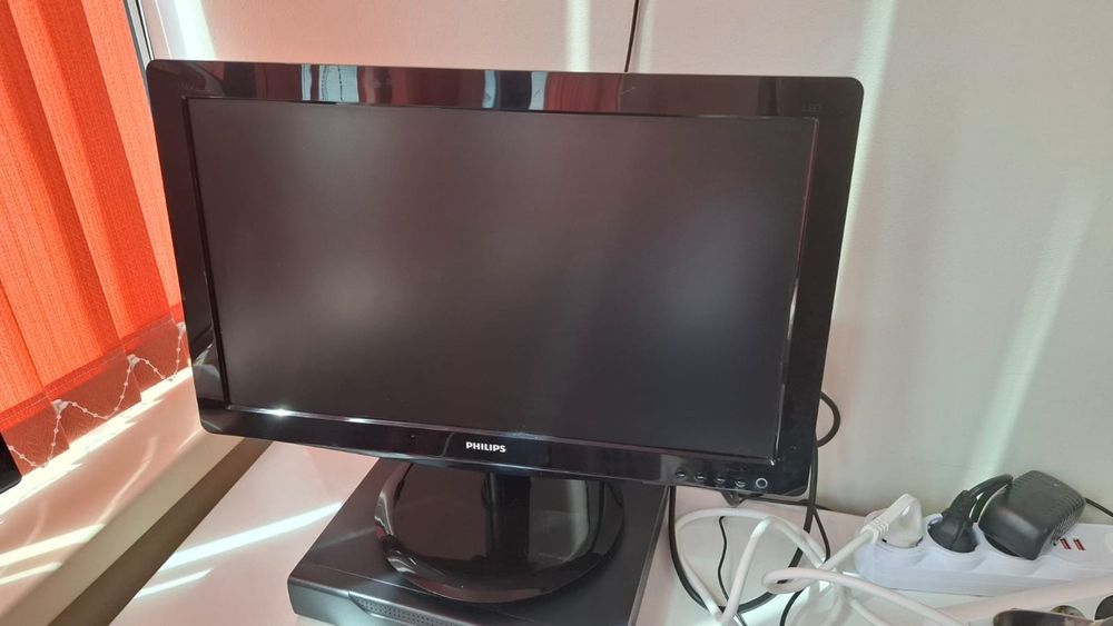 Продам мониторы и тонеры