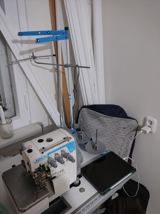 Продается оверлок Jack