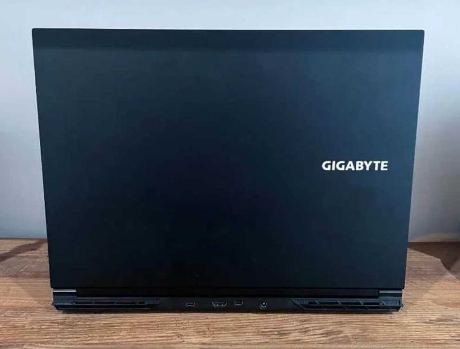 Laptop gaming Gigabyte G6 KF impecabil, rtx 4060 i7 13620h garanție până în 2028, ca nou