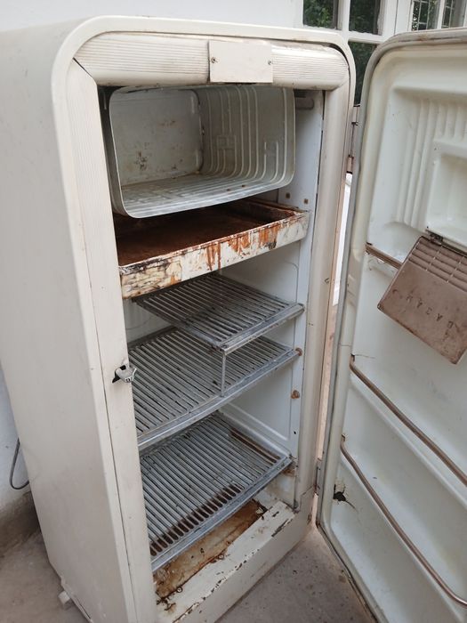 Xaladelnik sotiladi ishlashi zor rassiski  yangi olganim uchun sotyabm