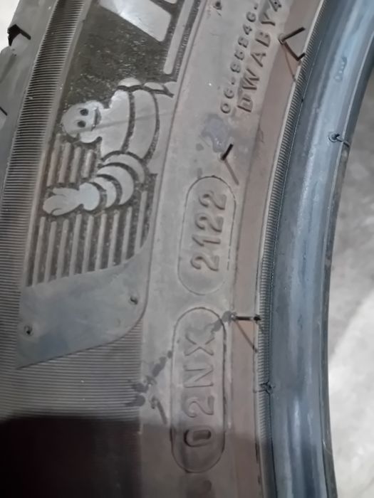 235/50/19 michelin