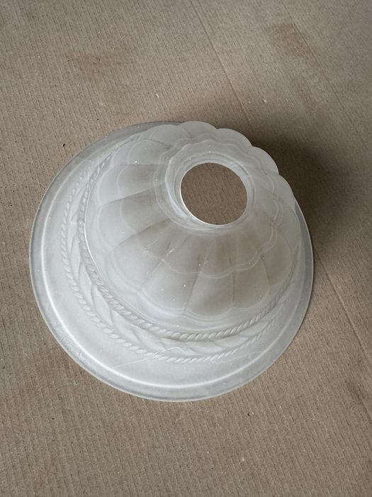 Полилей висящ с една лампа