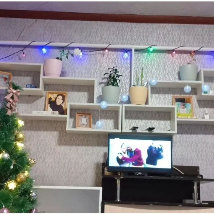 Полка настенная для салон мебели для офиса