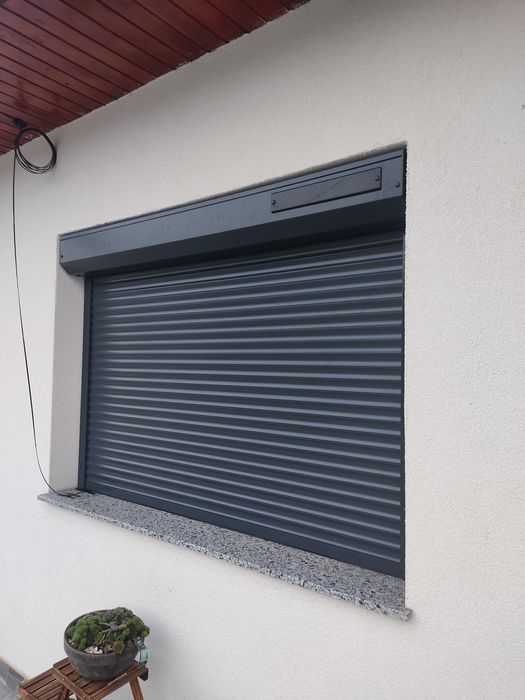 Rulouri exterioare din Aluminiu acționate manual, electric sau solar.