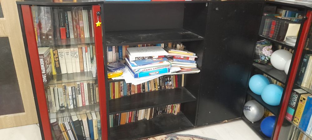 Мебели - библиотека,шкаф с чекмеджета и маса с табуретки