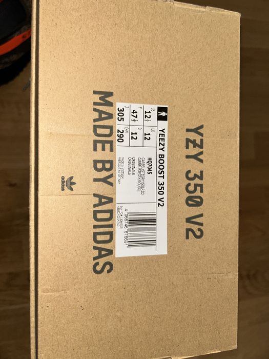 Yeezy 350 v2 Carbon Beluga 47 1/3