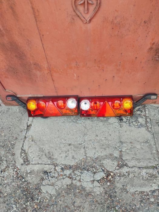 Задние-  плафоны