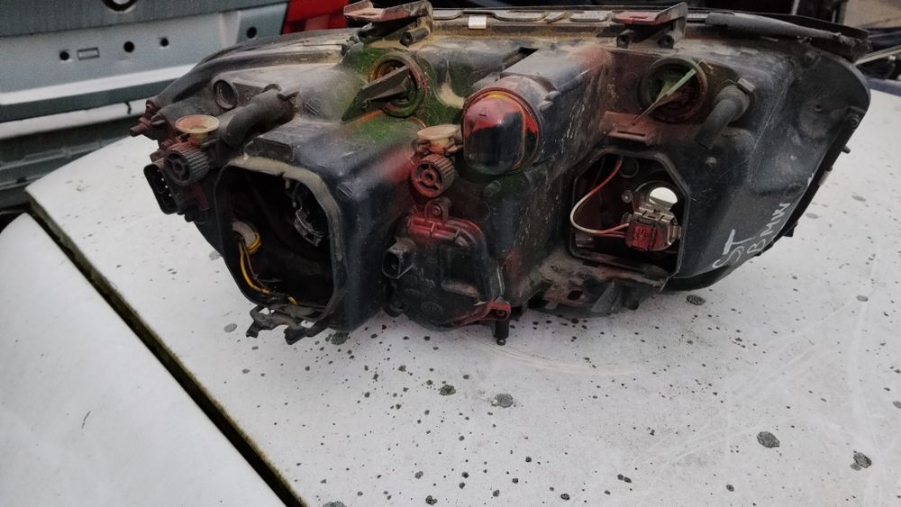 Far xenon stanga  e65