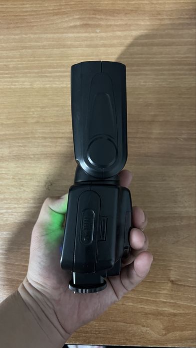 Продам вспышку в отличном состояния