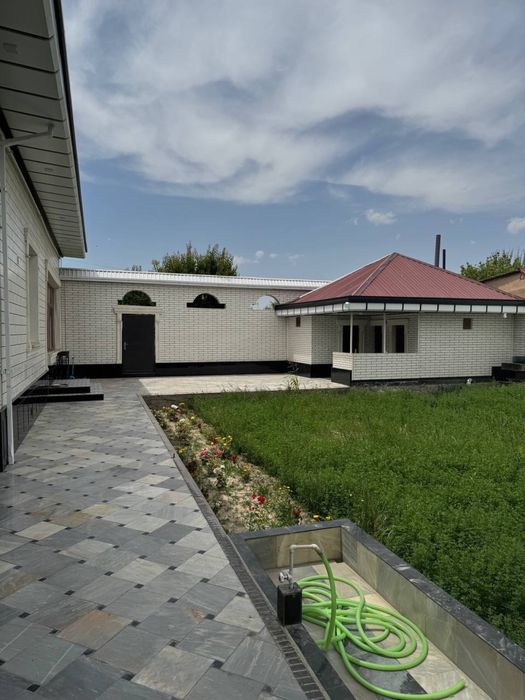 Navoiy viloyati Karmana Varq-1 dan kottej sotiladi. 6 sotix. 4 xonali