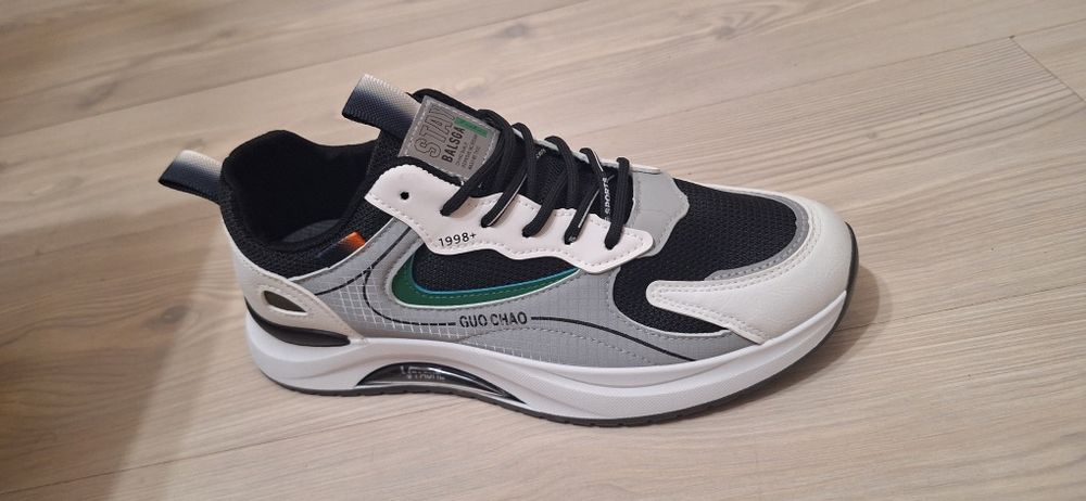 Кроссовки дышащие со скидкой!!