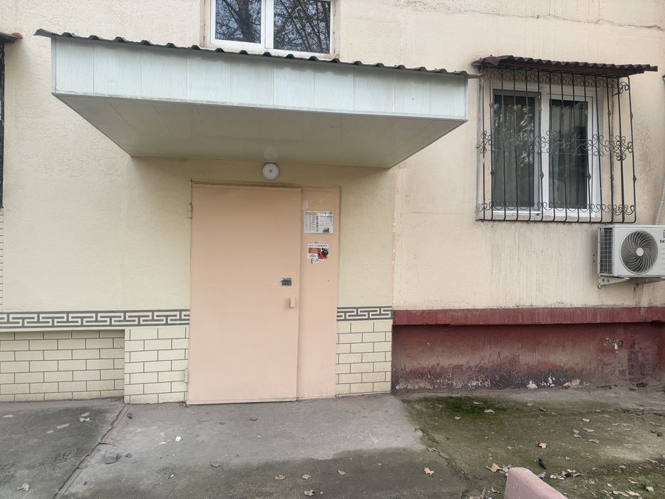 Юнусабад - 15 кв. 2/1/4 под ОФИС первая линия метро от Собственика