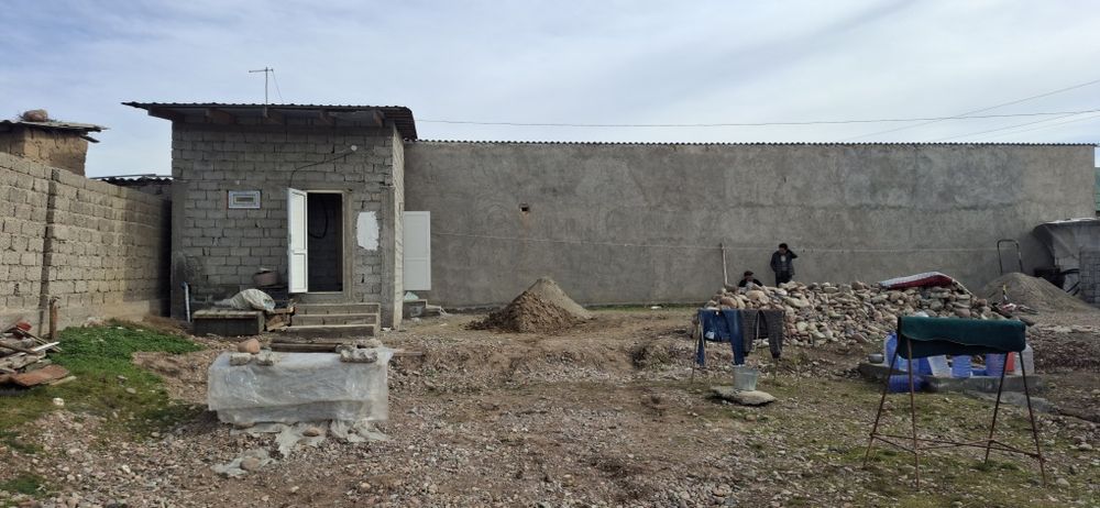 Arzon uy sotiladi 6 sotixdan 12 sotix 1 sotixi 8000 $ dan xat xujjati