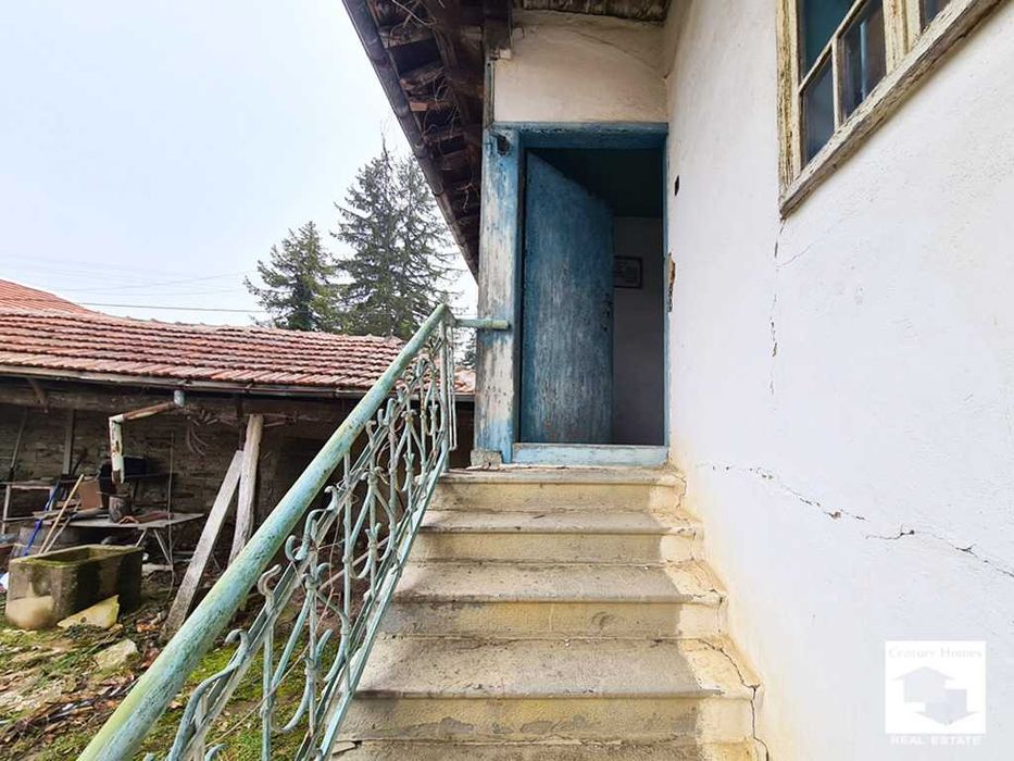 170283 Къща с просторен двор и стопански постройки в с. Косарка