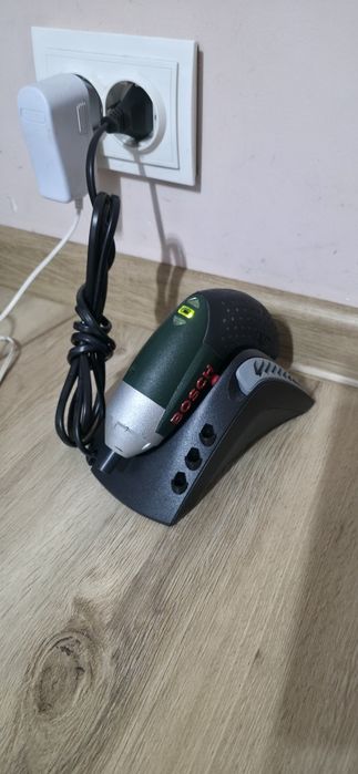 Surubelnita cu acumulator IXO 3,6V Li-Ion Bosch