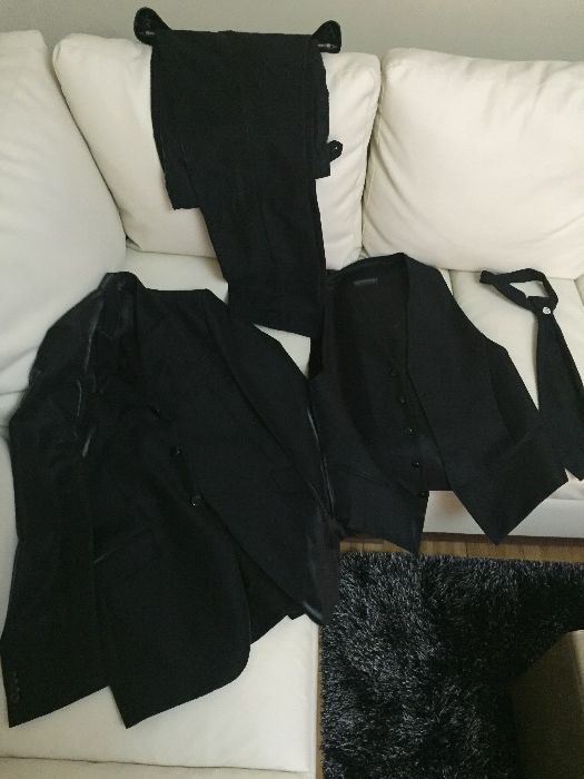 Costum de mire Carlo Pignatelli Clasicco 4 piese , pentru ceremonie.