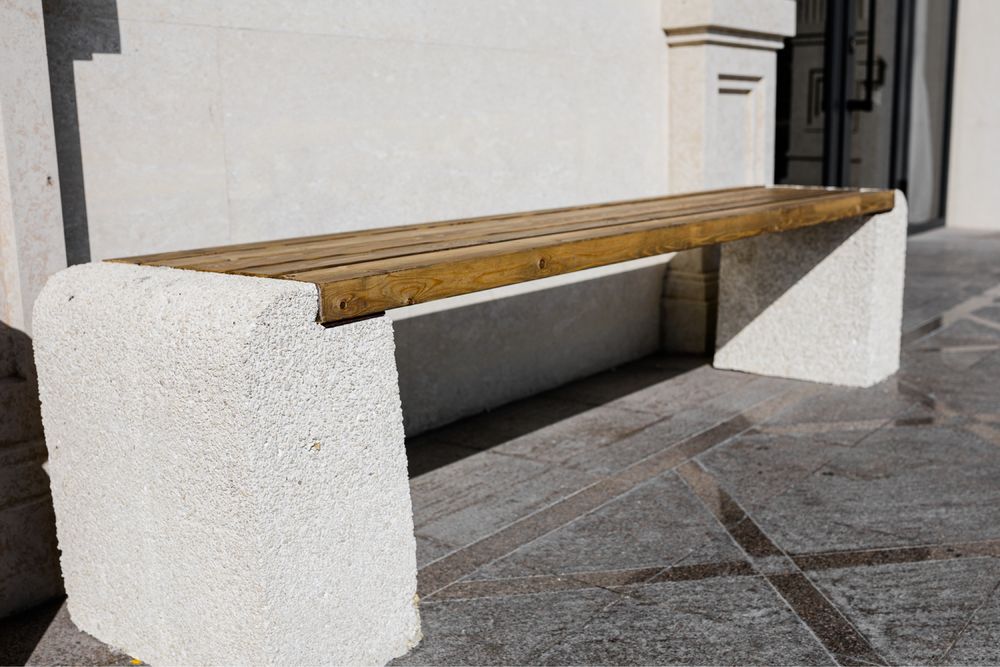 Скамья из камня Евро