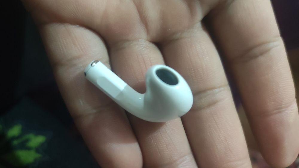 Продам оригинал левый ухо от airpods 3