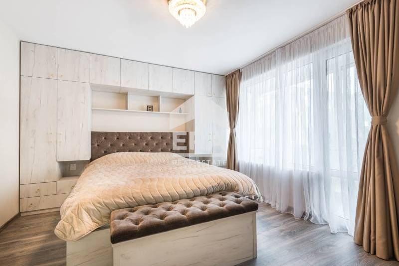 Тристаен, обзаведен, югоизточен апартамент за продажба, в тухлена сгра