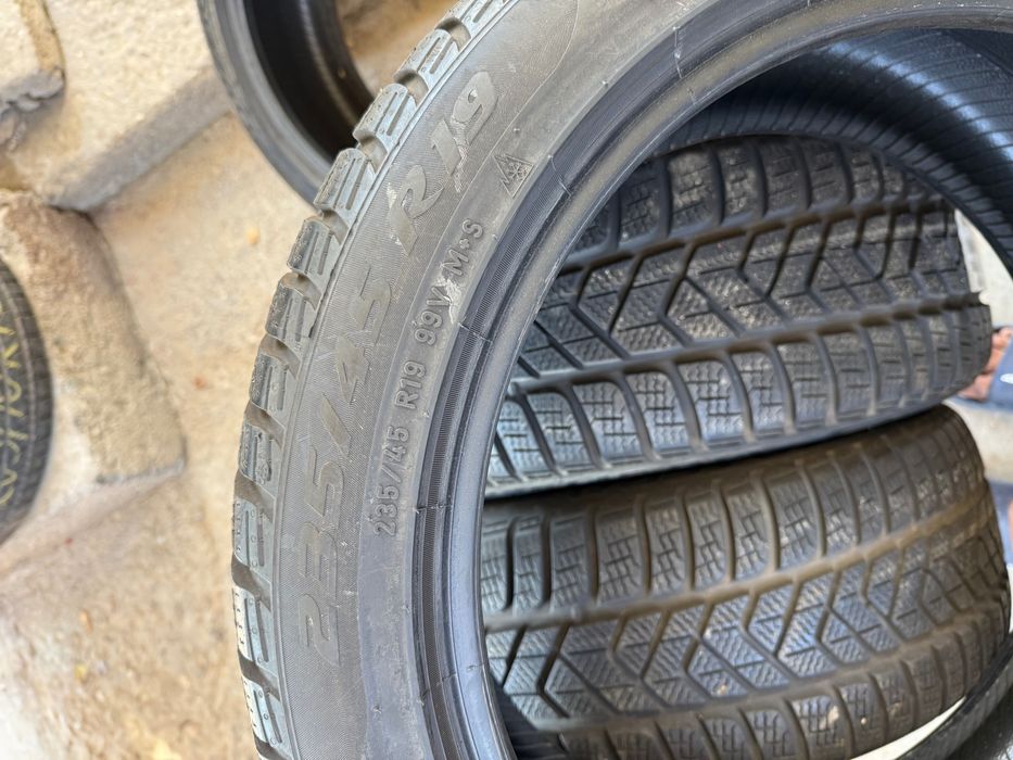 235 45 19 Pirelli