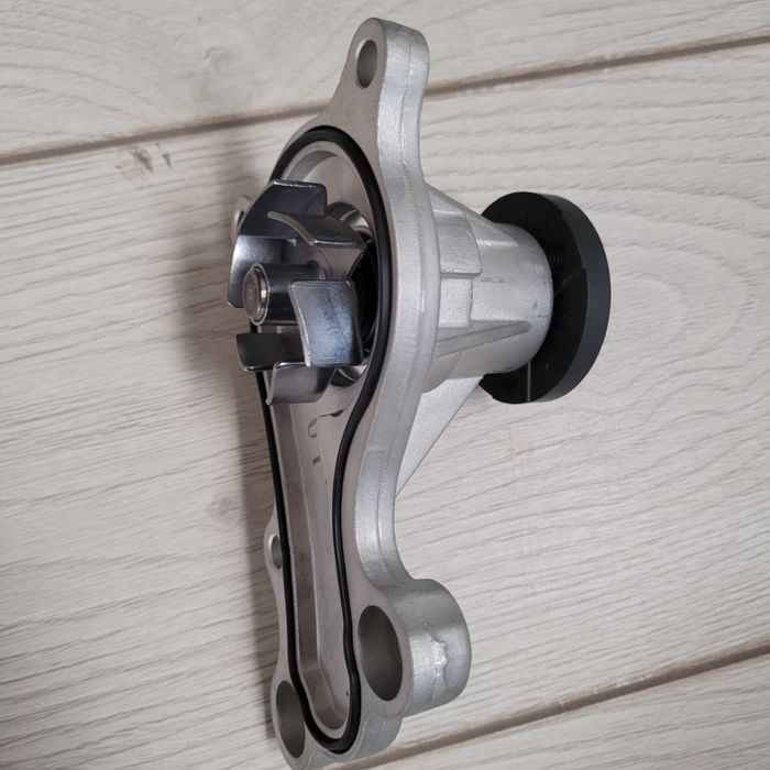 Водяной насос помпа Equinox malibu captiva tracker monza onix orlando