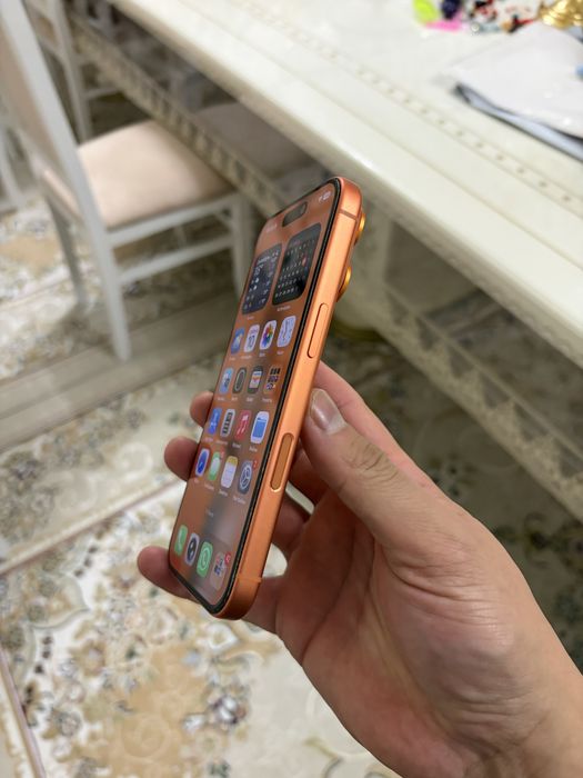 Срочно продам iphone 17 pro на 256 гб e-sim (акб 99%) в идеале