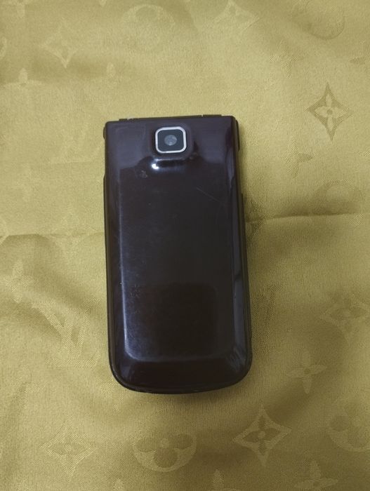 Assalom alekum Telefon Sotiladi Original Nokia 2720