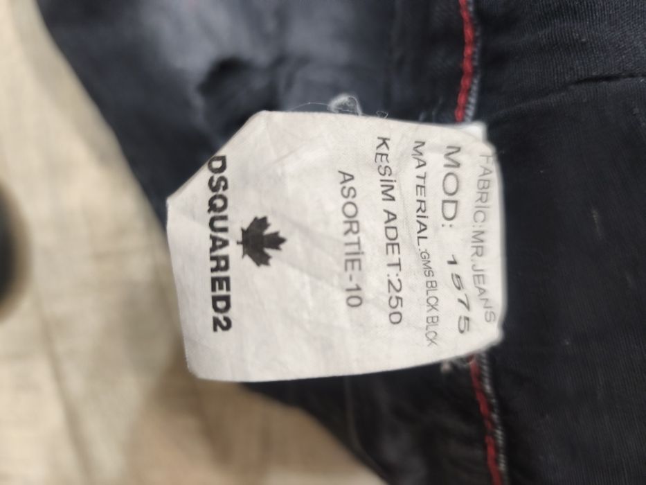 Blugi DsQuared mărimea 54
