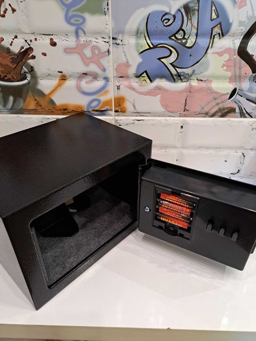 Сейф с кодовым замком