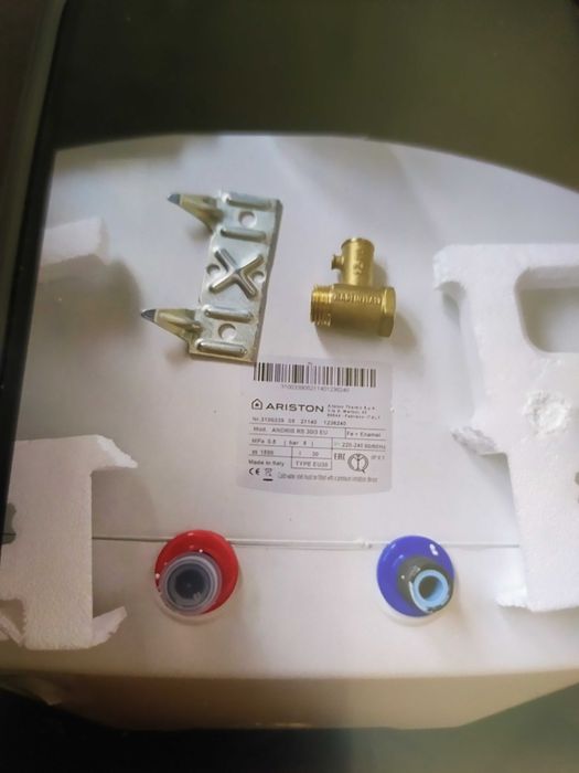 нов боилер ARISTON италия 30 литра