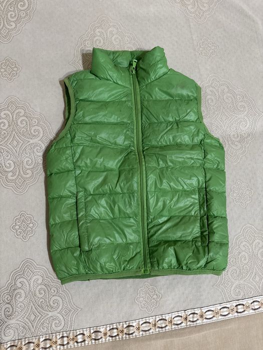 Продам безрукавки детские