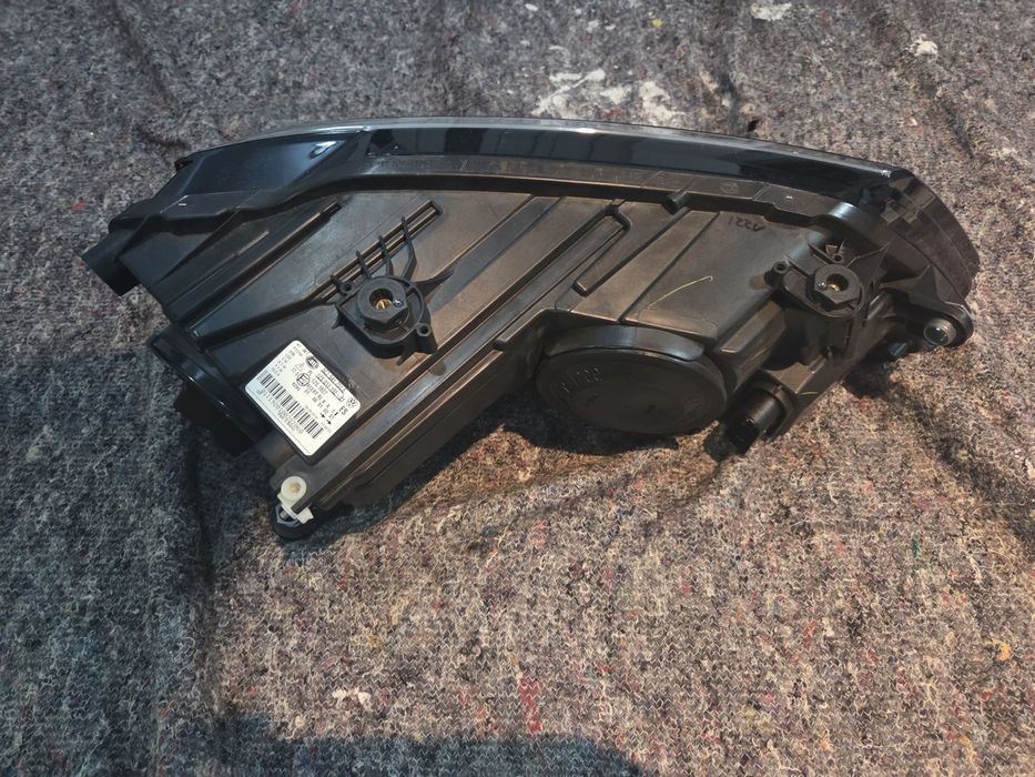 Far vw jetta stânga