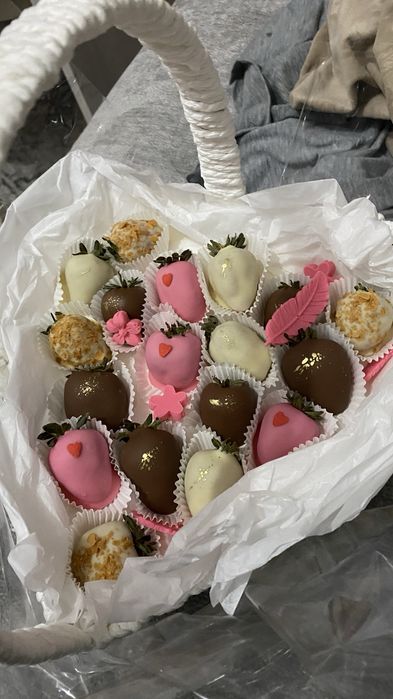 Клубника в шоколаде и Цветы