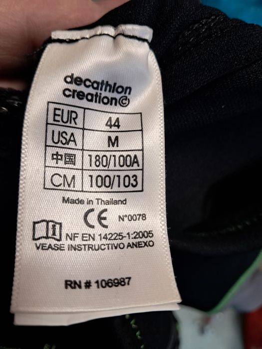 Костюм за гмуркане с чорапи и ръкавици