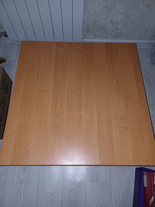 Стол письменный детский 70×70