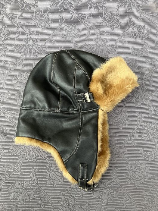 căciulă din piele artificială (mărimea L) pentru bărbați