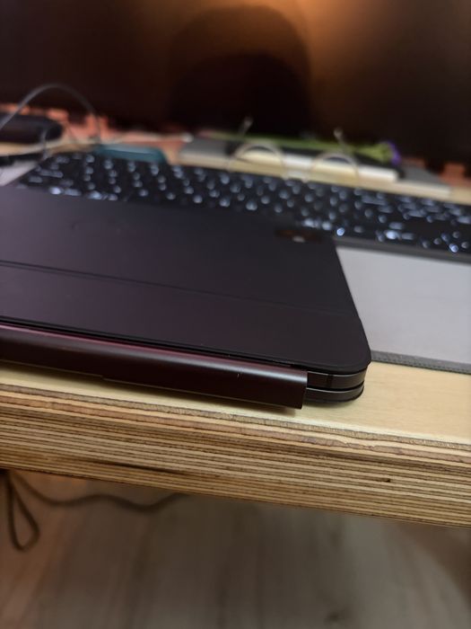 Tastatura QWERTY iPad Pro M4/M5 11” Apple Magic Keyboard