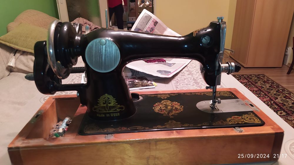Продавам ръчна шевна машина Юнион