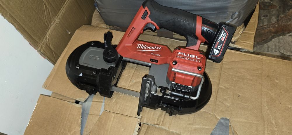 Milwaukee M12 FBS64 ferăstrău cu banda fuel brushless  2024
