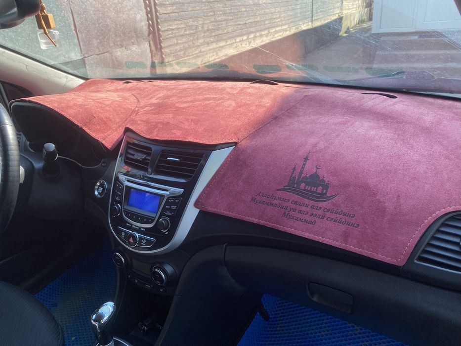 Накидка на панель hyundai accent