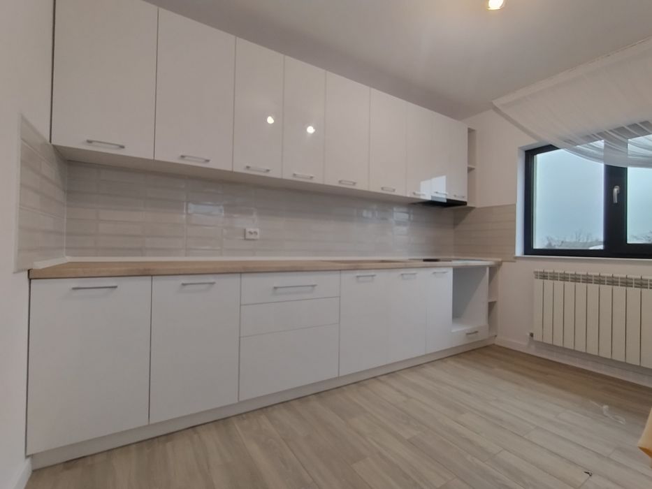 Ofer servicii de montaj mobilier, mobilier la comanda, servicii de transport materiale sanitare și de construcții cu dubă de 2,5 to.