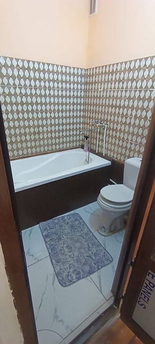 Сдается 1 комнатная квартира 
C обстановкой
В горде Алмалыке