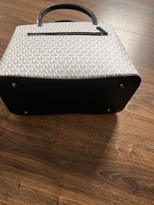 Geanta  dama.  MK