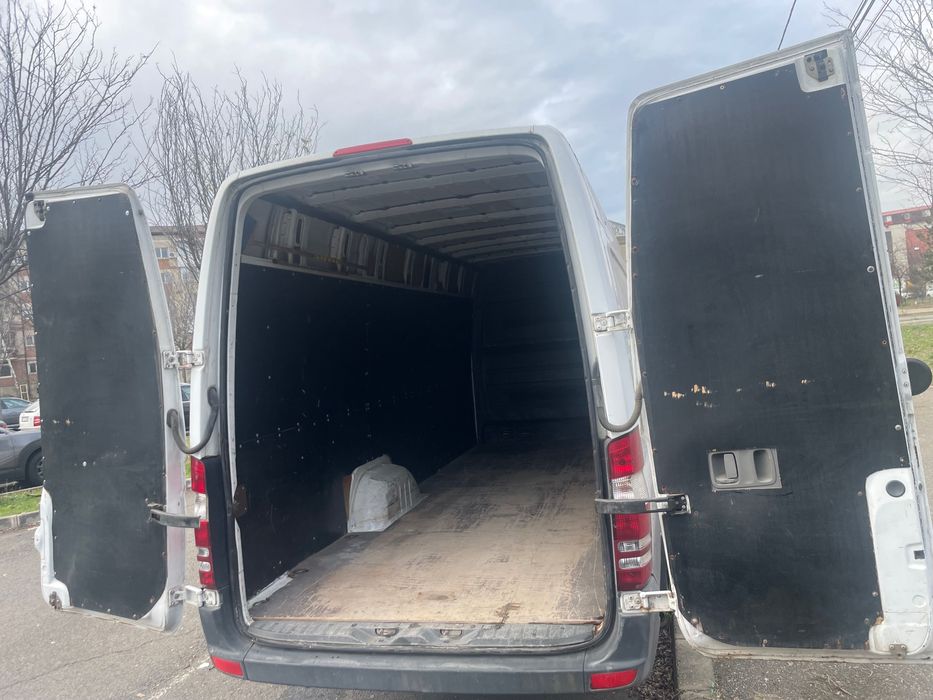 Vând autoutilitara Mercedes Sprinter