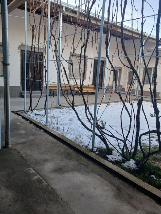 Uy sotiladi 5 sotix 8 ta hona