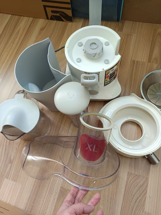 Сокоизтисквачка Kenwood je 680