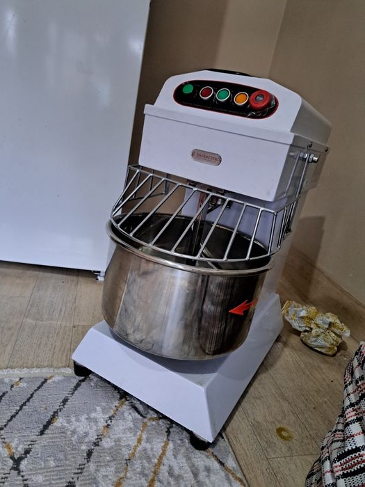 Продам тестомес.