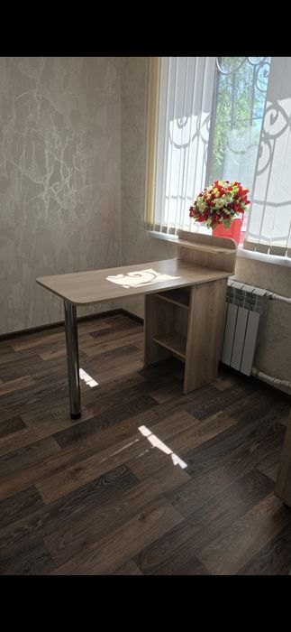 Продам маникюрный стол и полка для лаков