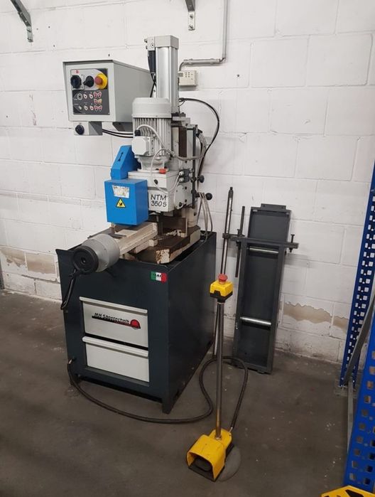 Полуавтоматичен вертикален циркуляр за метал MACC NTM 350S